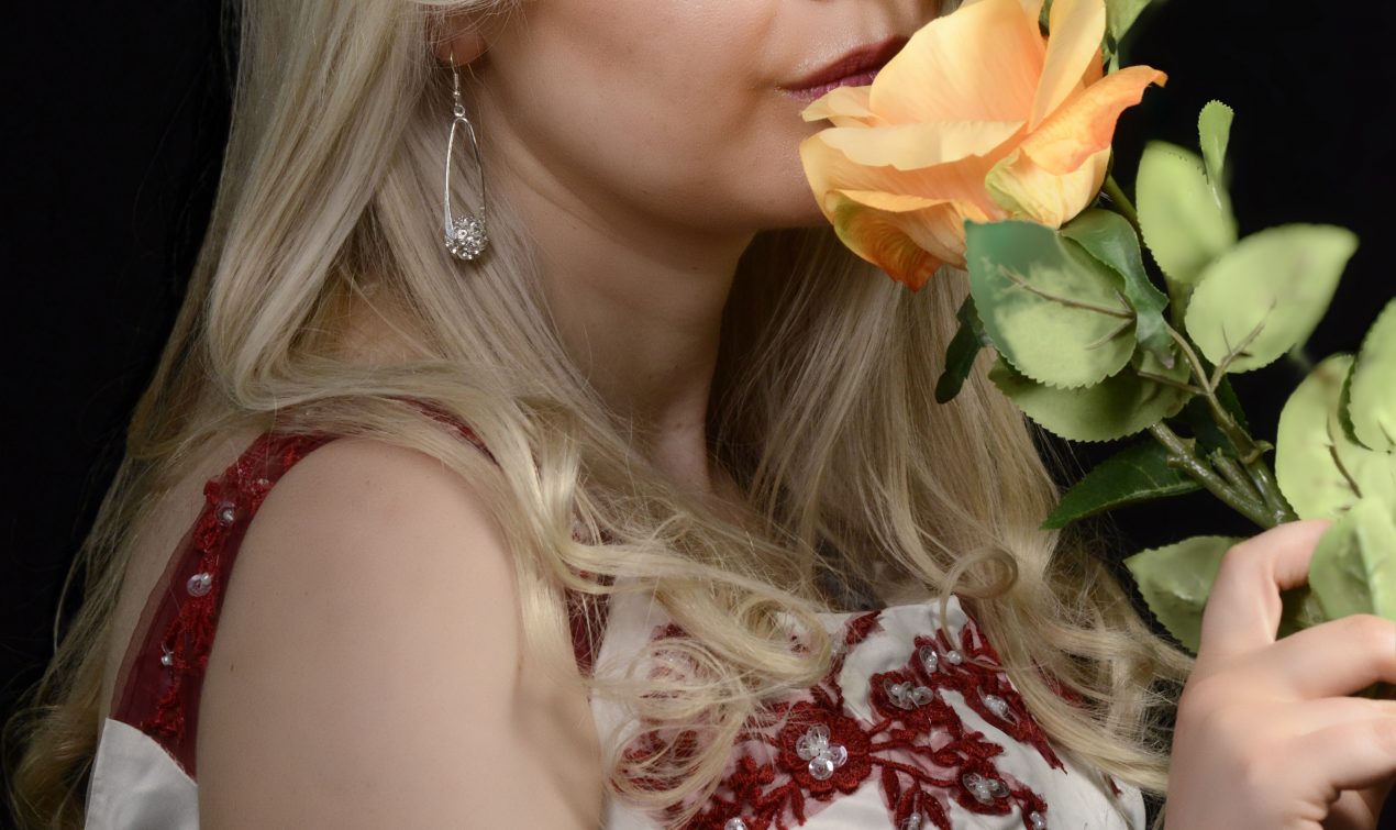 "Une Rose" par MARIIE : Un Hymne à la Vie Composé par Alexandra Edin