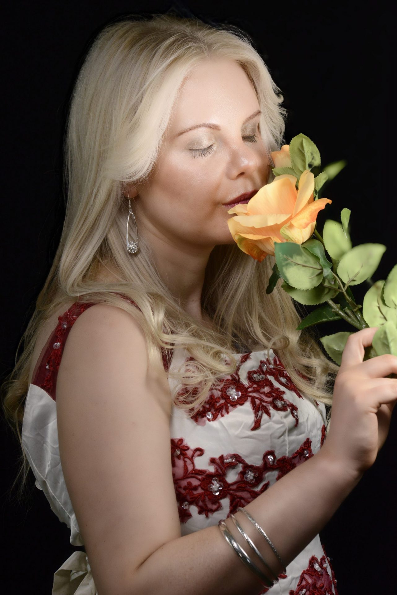 « Une Rose » par MARIIE : Un Hymne à la Vie Composé par Alexandra Edin