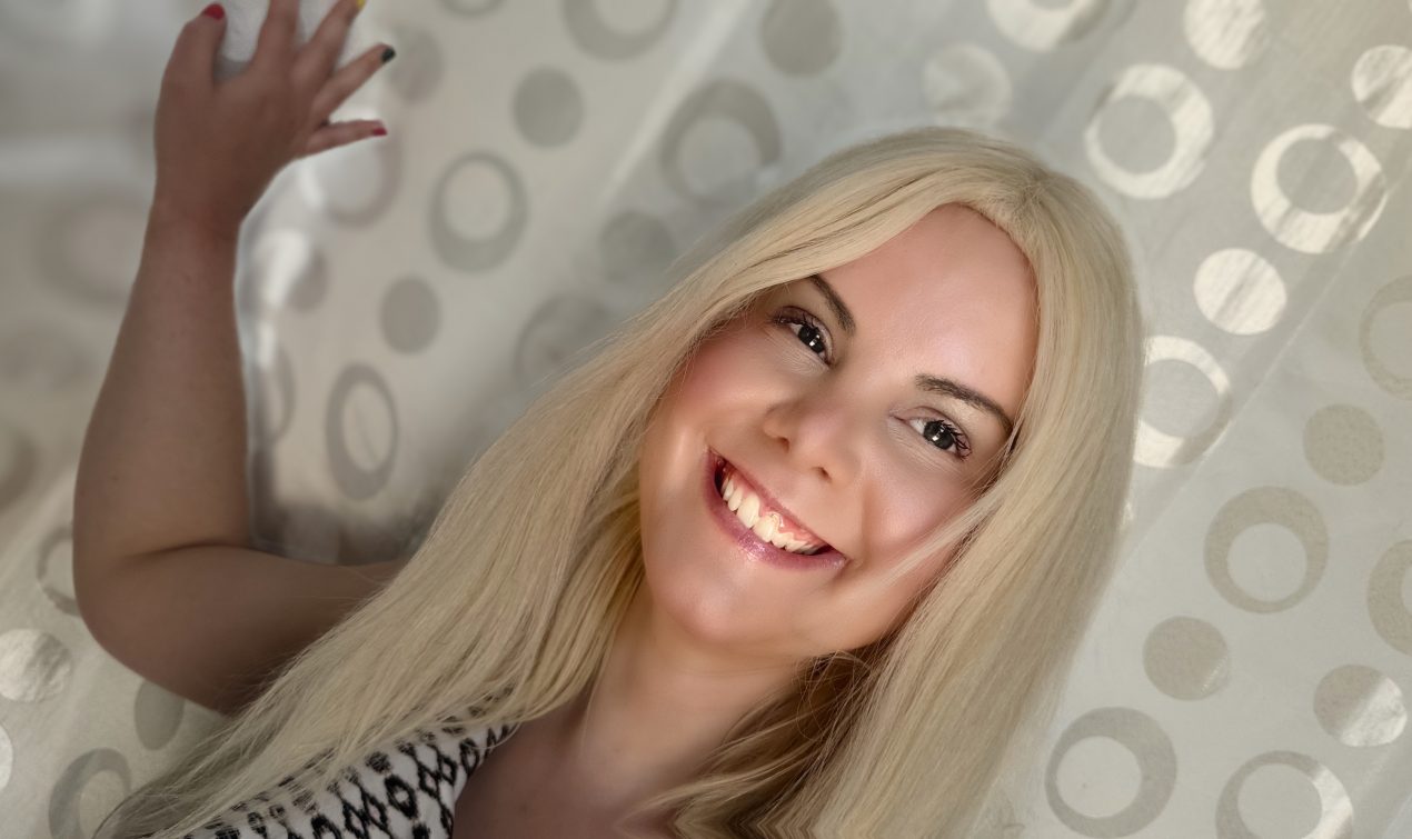 De l’écolière à l’écrivaine, la vision intérieure de l’artiste